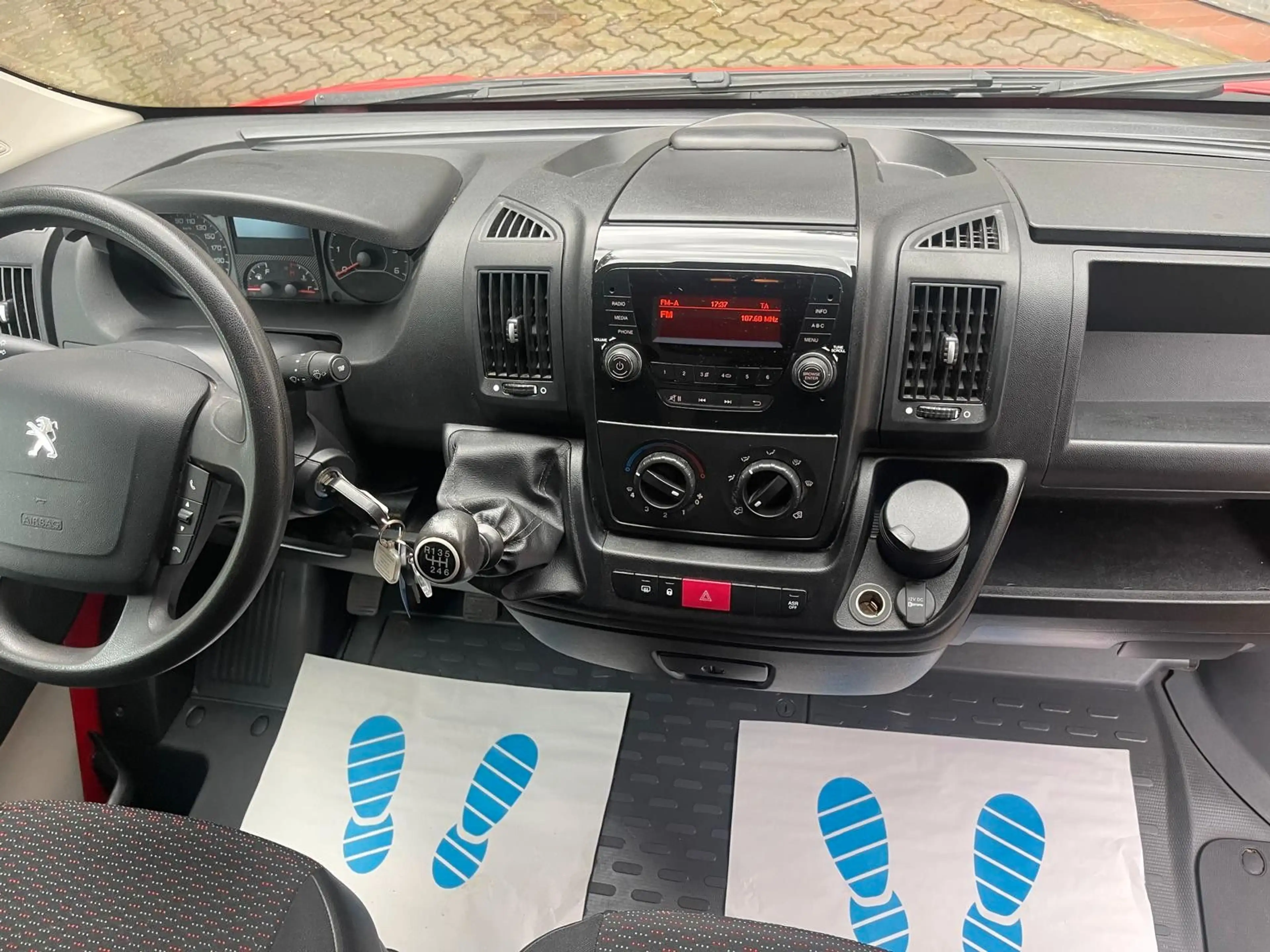 Peugeot Boxer Kasten 330 L2H1 Pro BlueHDi 110 — photo 15