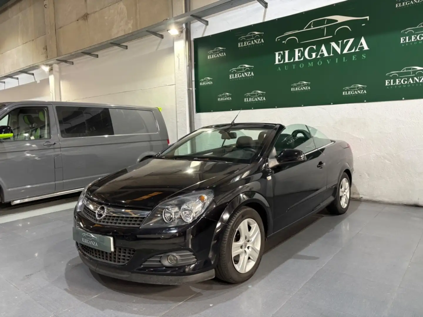 Opel Astra Twin Top 1.6 Enjoy 115 Schwarz - 1