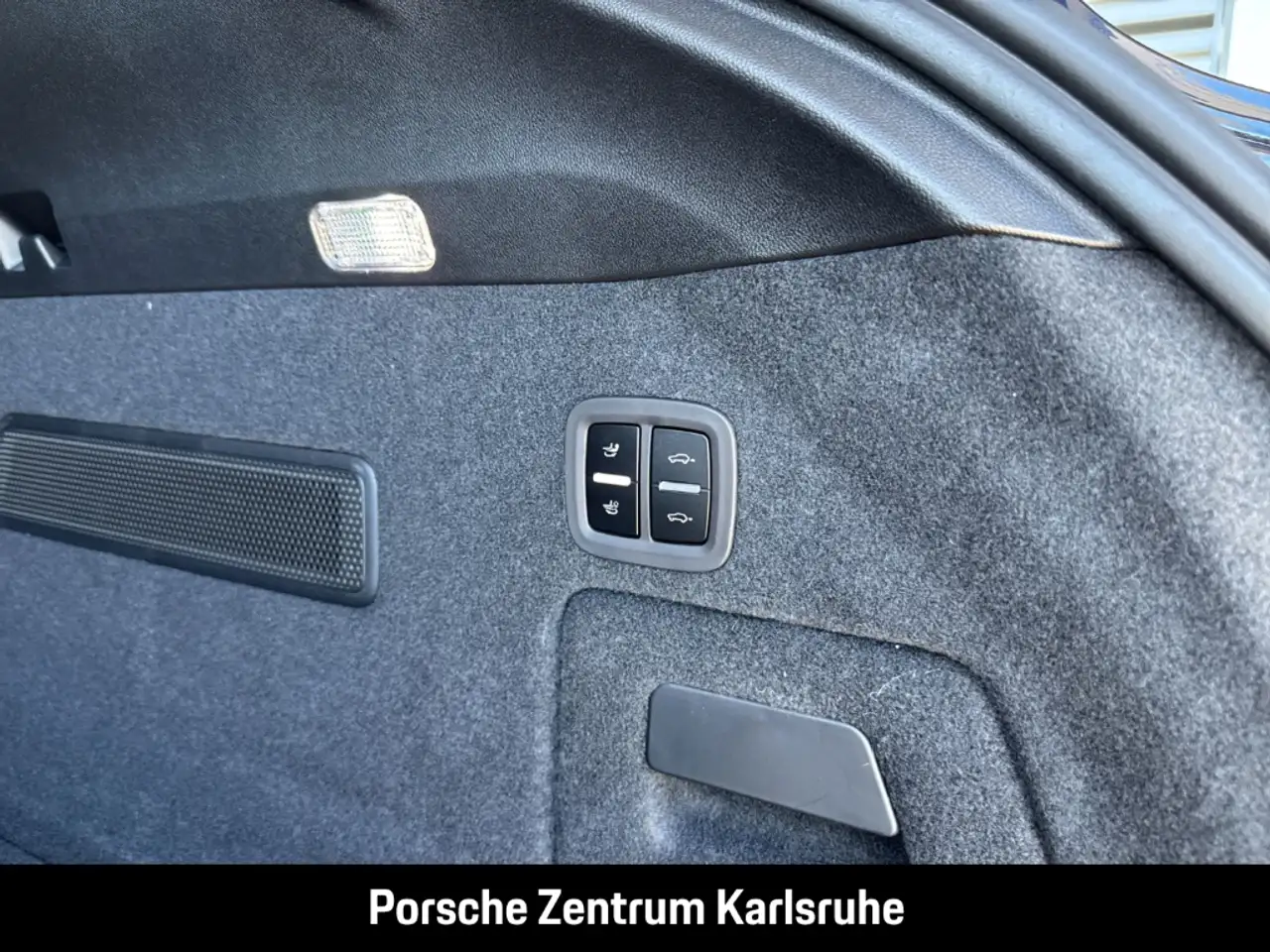 Porsche Cayenne E-Hybrid Coupe Black Edition HA-Lenkung 12