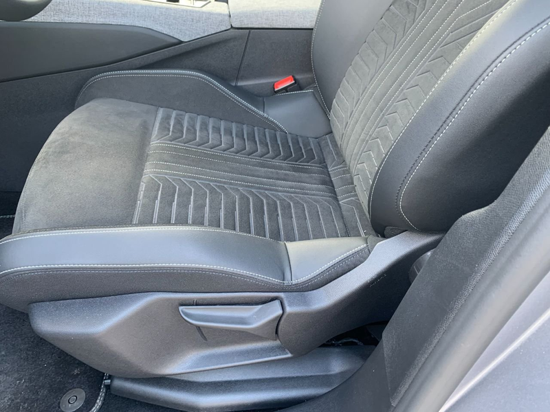 Peugeot 5008 Hybrid 136 GT — photo 15