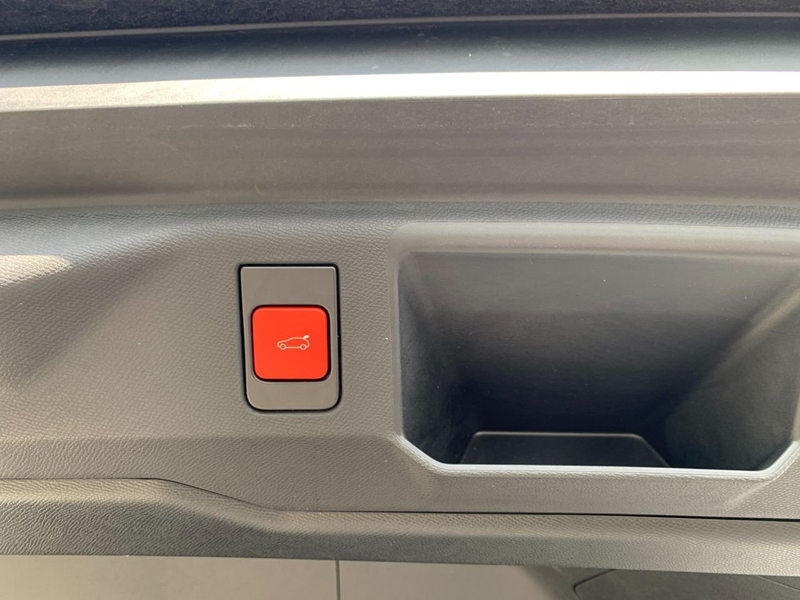Peugeot 5008 Hybrid 136 GT — photo 10