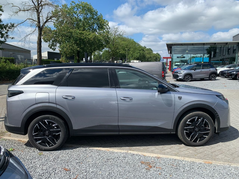 Peugeot 5008 Hybrid 136 GT — photo 12