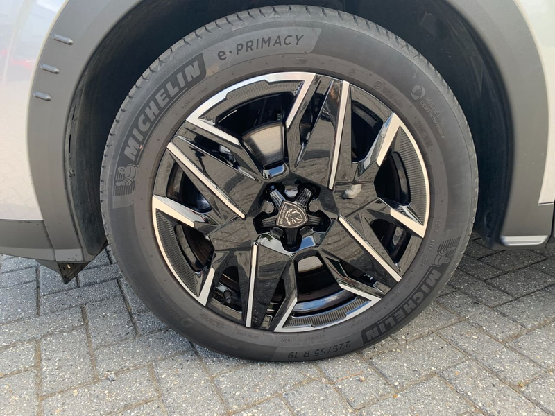 Peugeot 5008 Hybrid 136 GT — photo 4