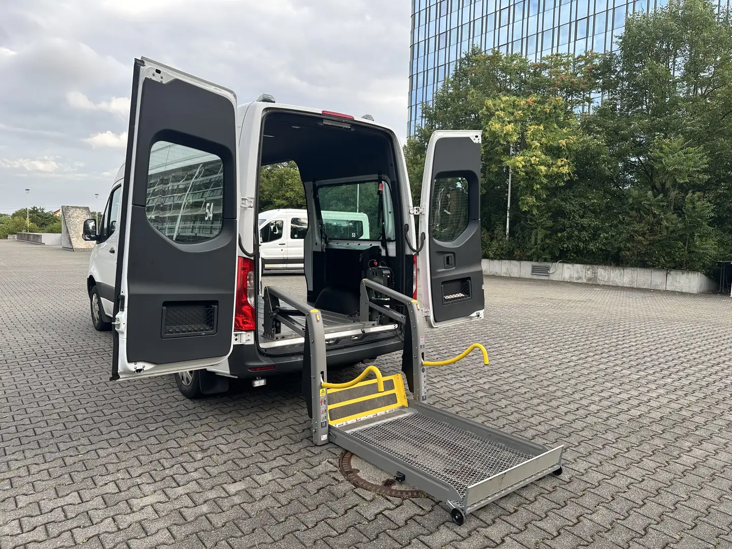 Mercedes-Benz Sprinter Rollstuhl 311 Lift + Umbau + Systemboden White - 2