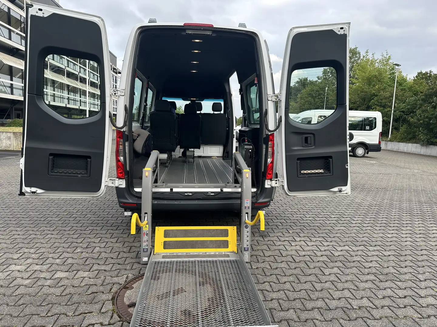 Mercedes-Benz Sprinter Rollstuhl 311 Lift + Umbau + Systemboden White - 1