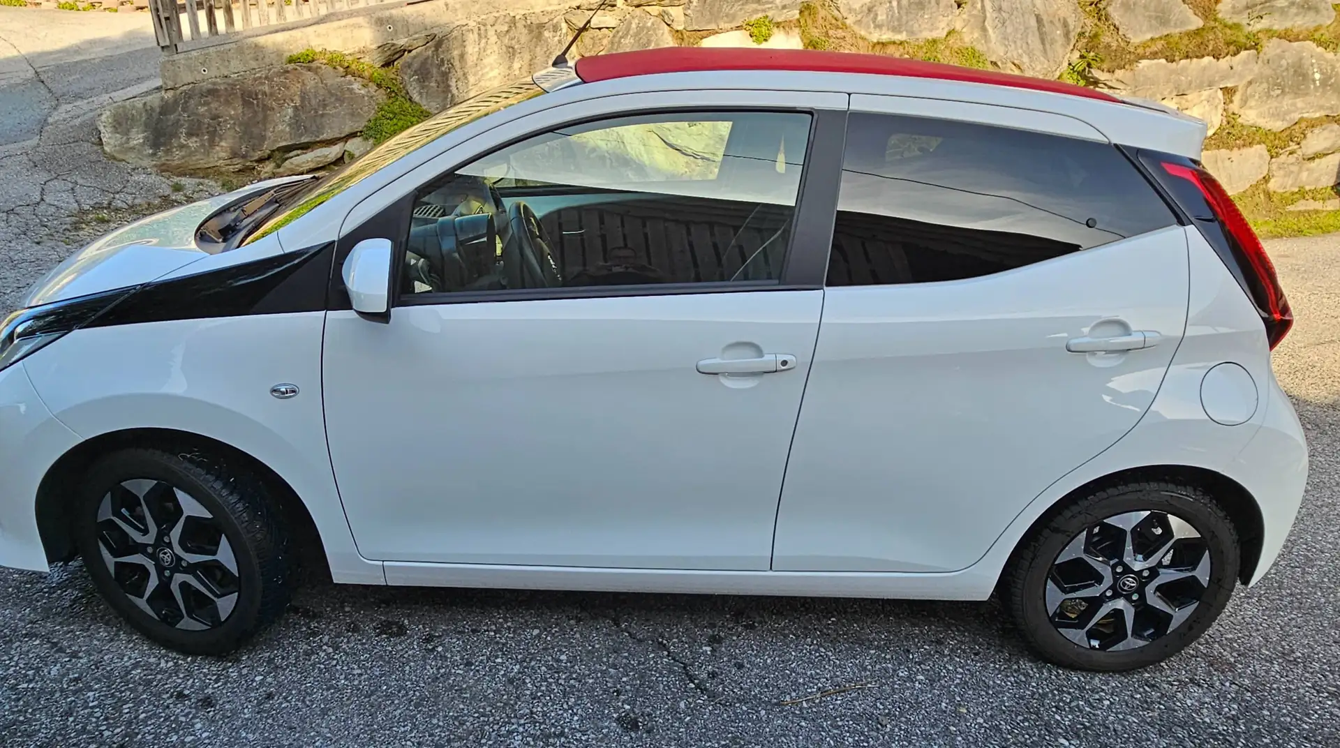 Toyota Aygo Aygo 1,0 VVT-i x-cite x-cite Weiß - 2
