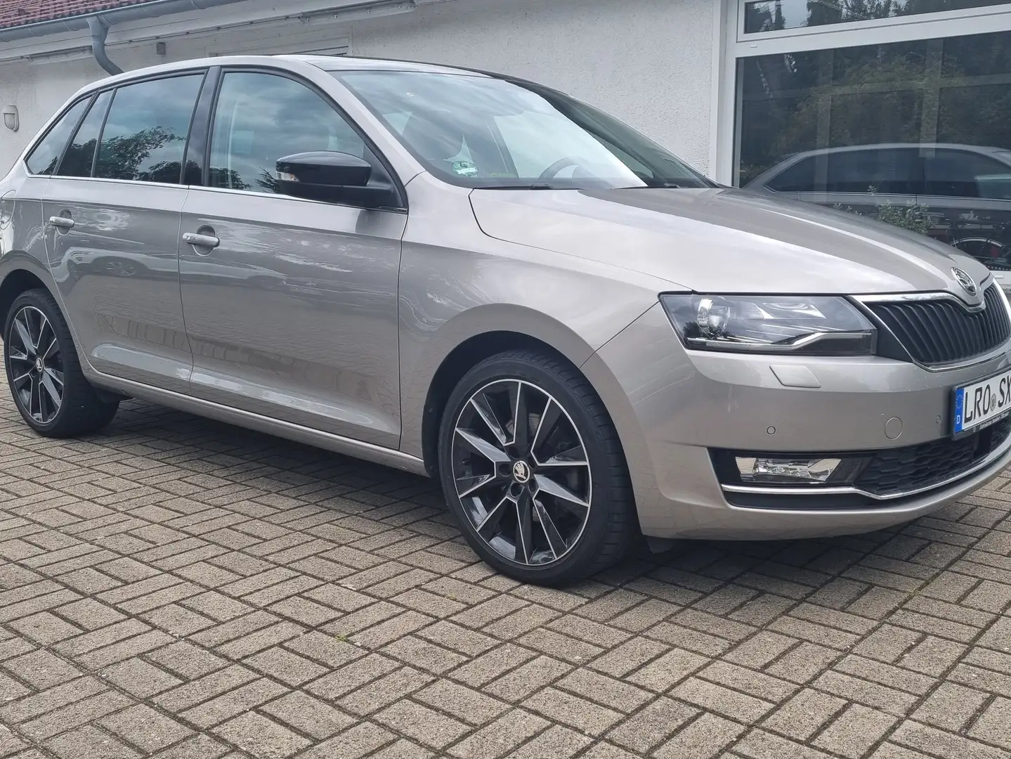 Skoda Rapid/Spaceback Style Fahrschulwagen 4x4 Beige - 2