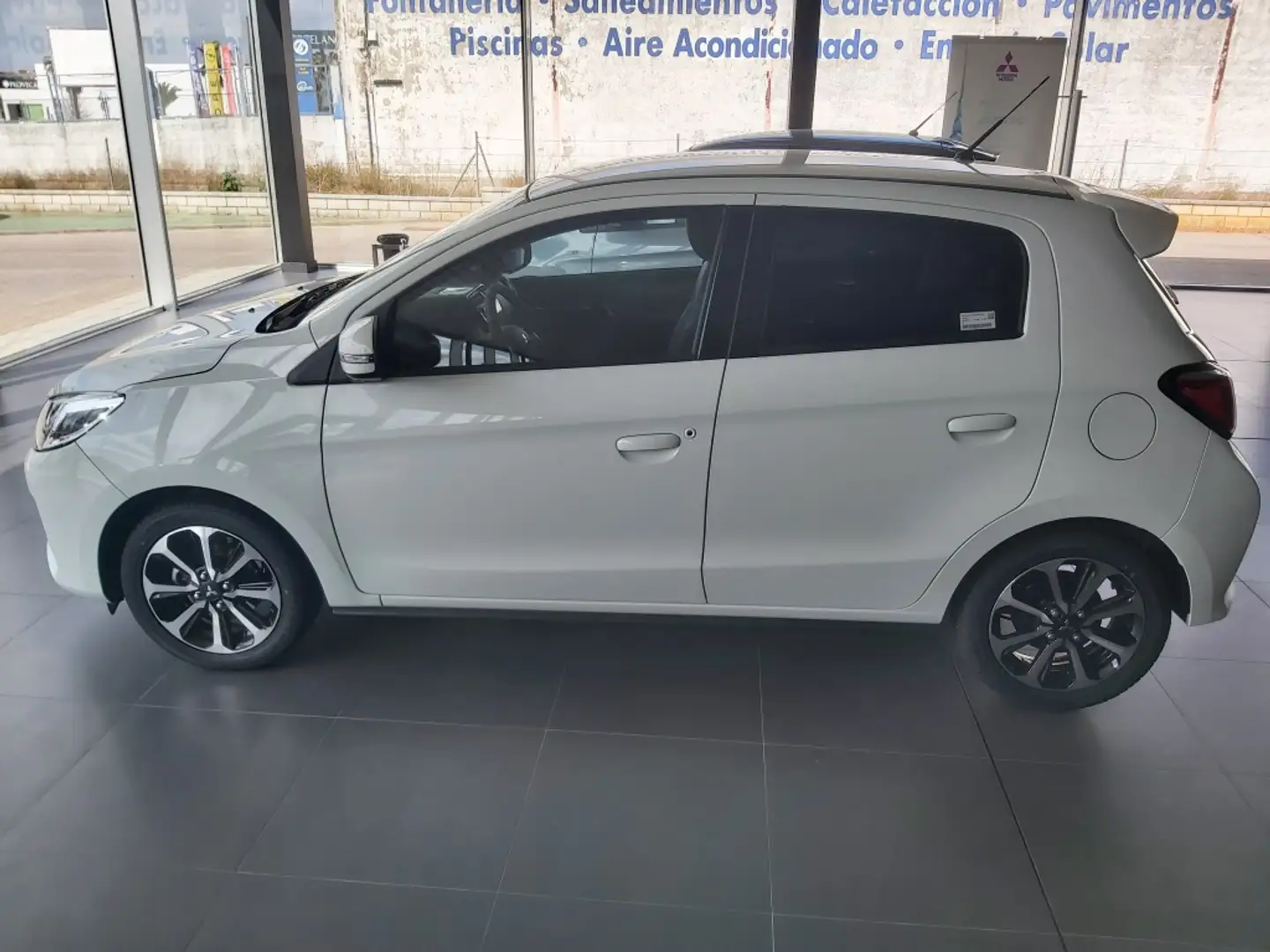 Mitsubishi Space Star 120 MPI Kaiteki Blanc - 1