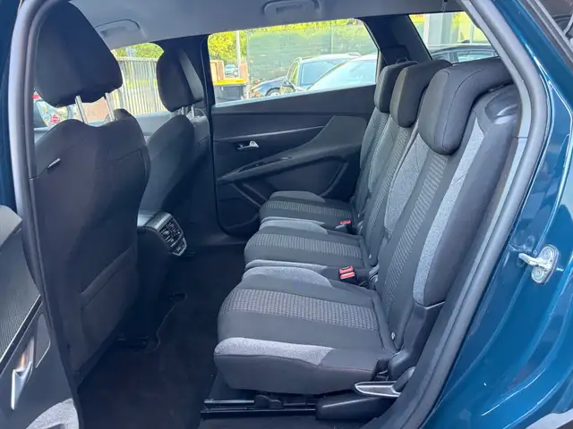Peugeot 5008 view 6