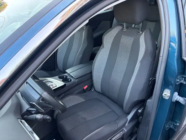 Peugeot 5008 view 9