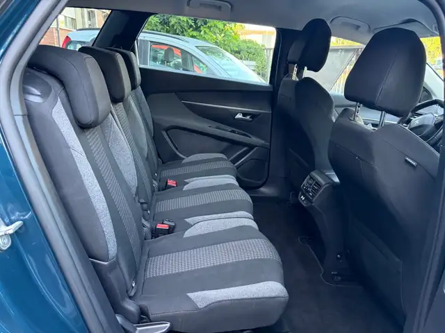 Peugeot 5008 view 10