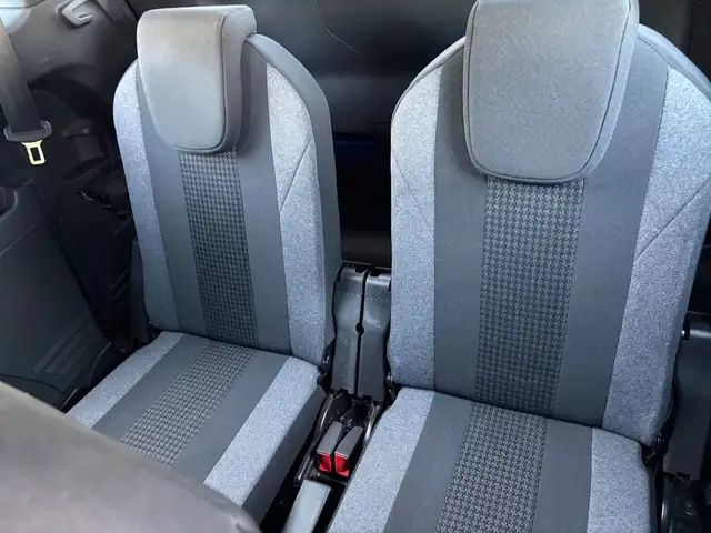 Peugeot 5008 view 13