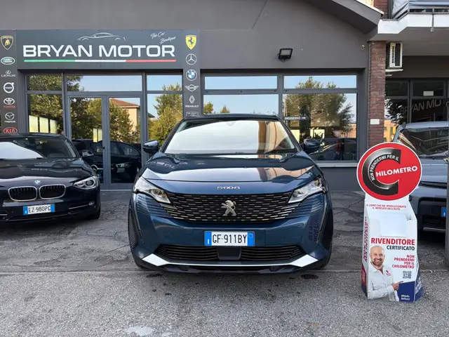 Peugeot 5008 view 3