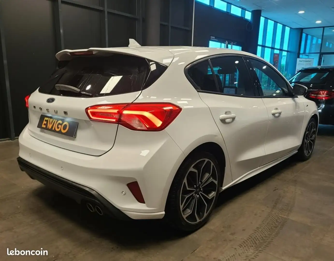 Ford Focus 1.0 ECOBOOST 125CH ST LINE START-STOP Bianco - 2