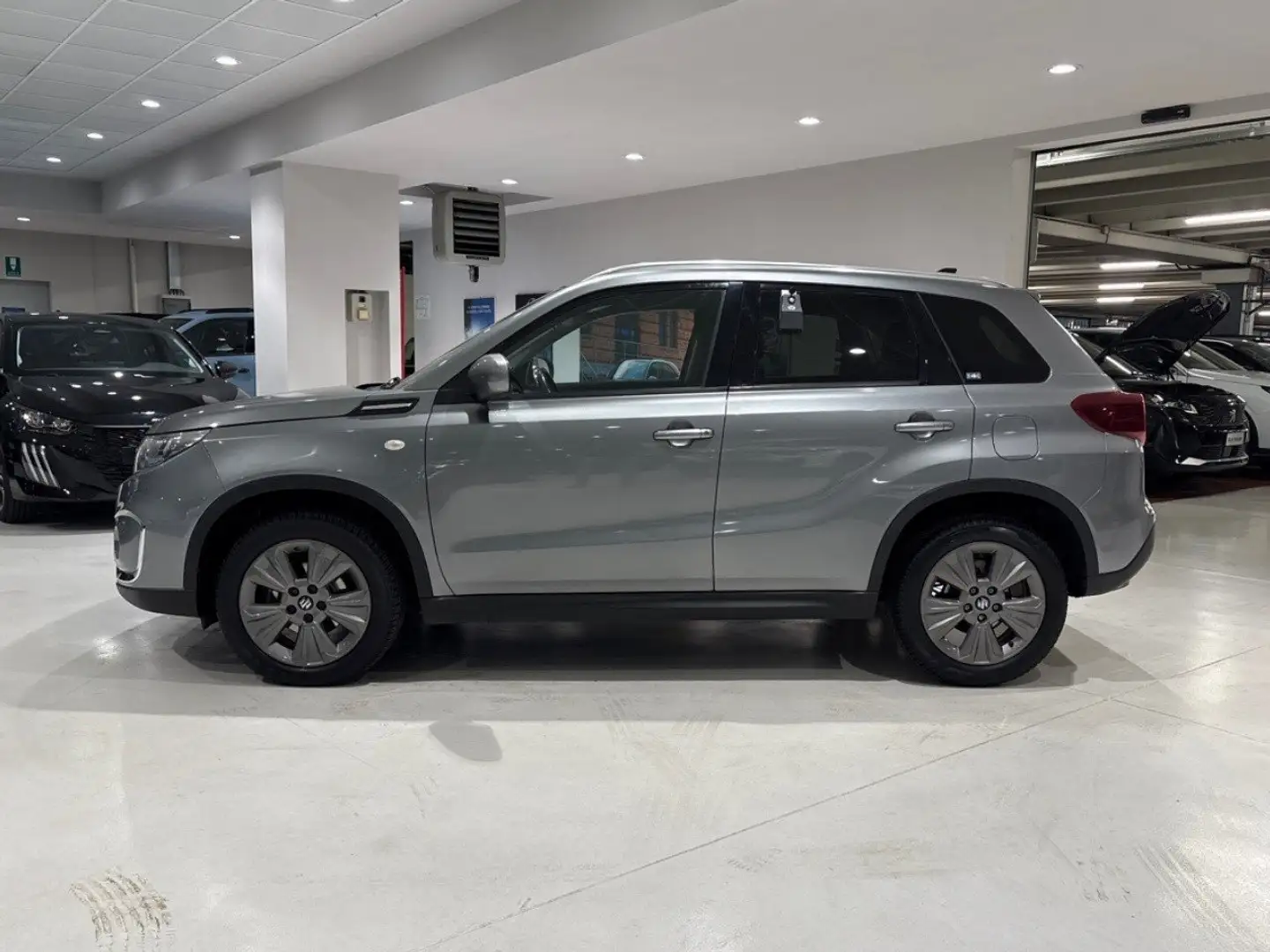Suzuki Vitara 1.4 Boosterjet hybrid Cool Grigio - 2