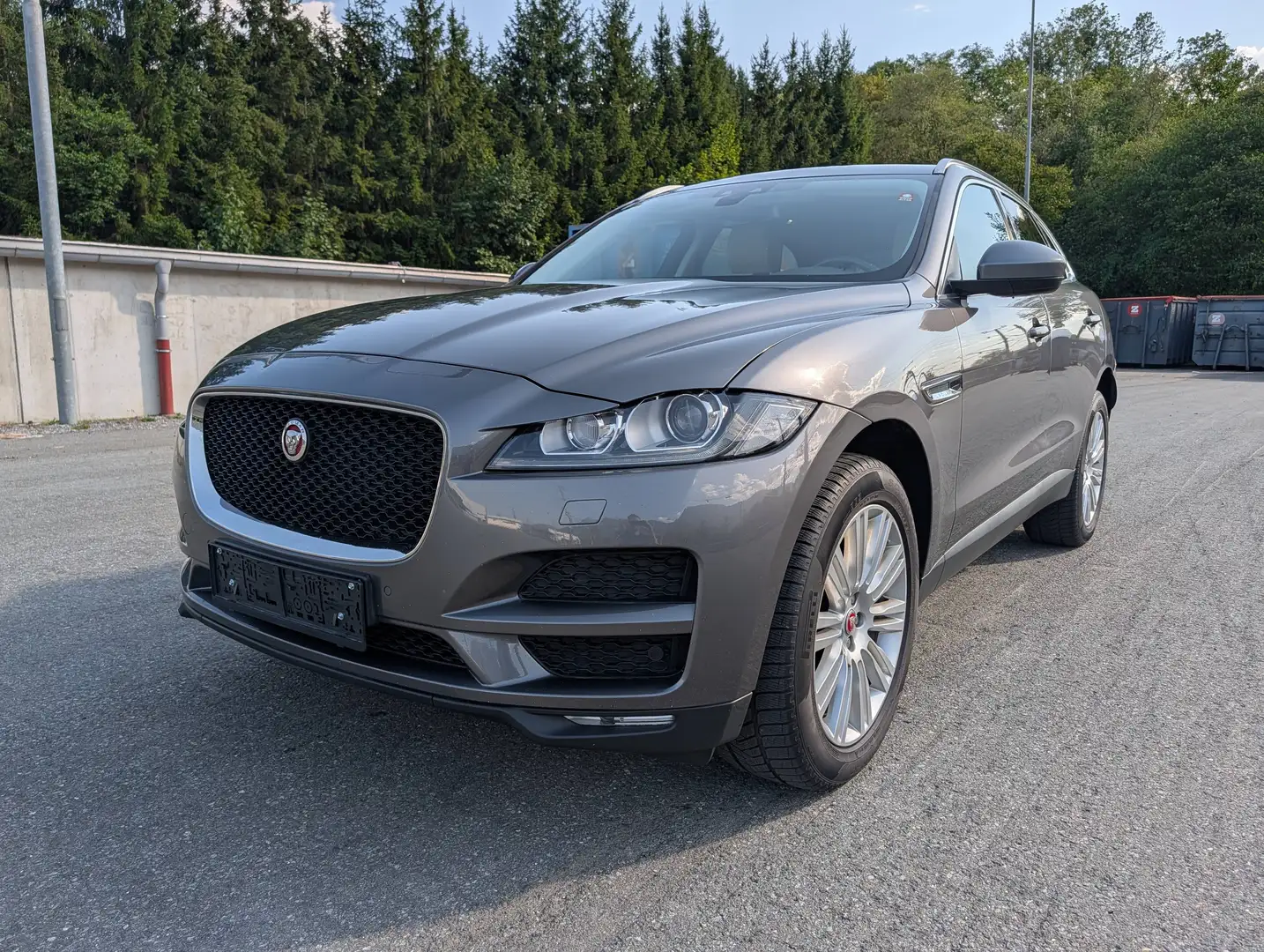 Jaguar F-Pace F-Pace 20d AWD Prestige Aut. Prestige Grau - 1