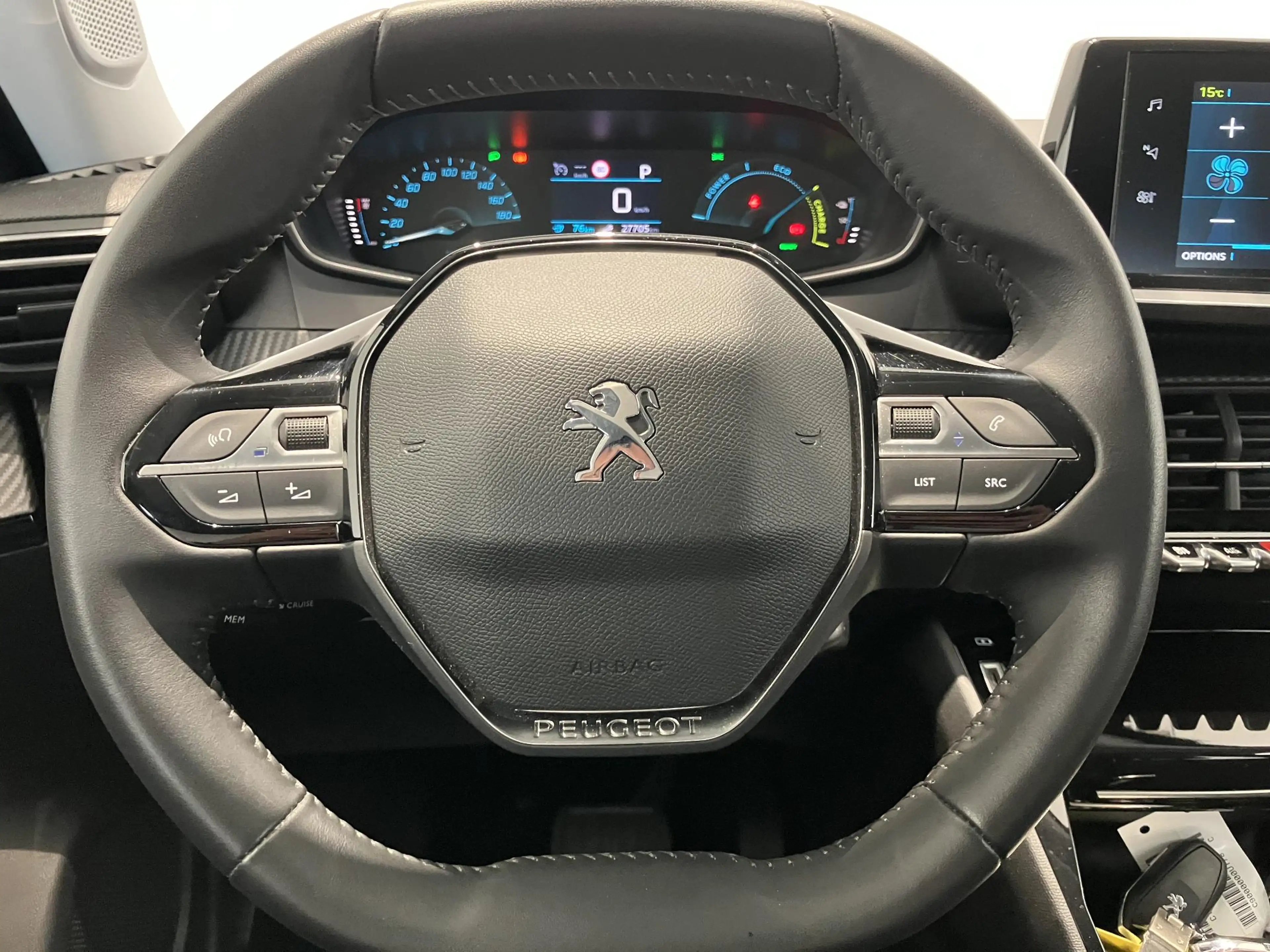 Peugeot e-2008 EV Allure 50 kWh — photo 14