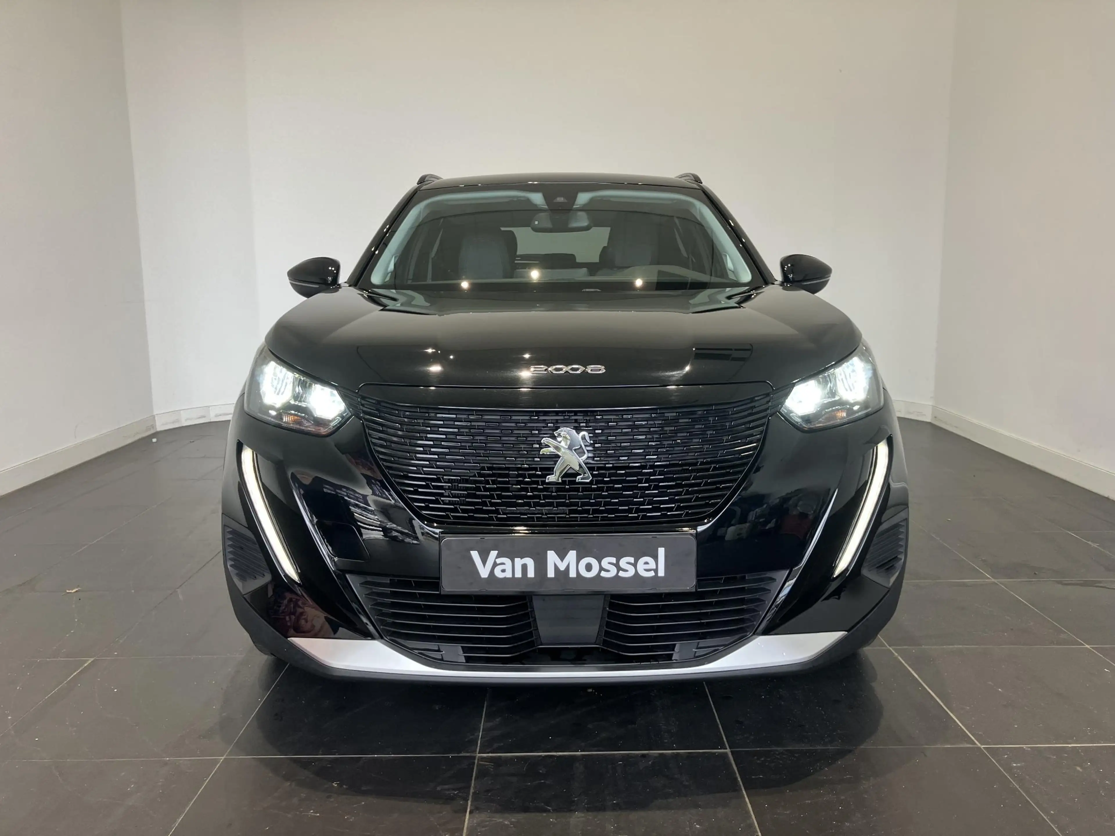 Peugeot e-2008 EV Allure 50 kWh — photo 4