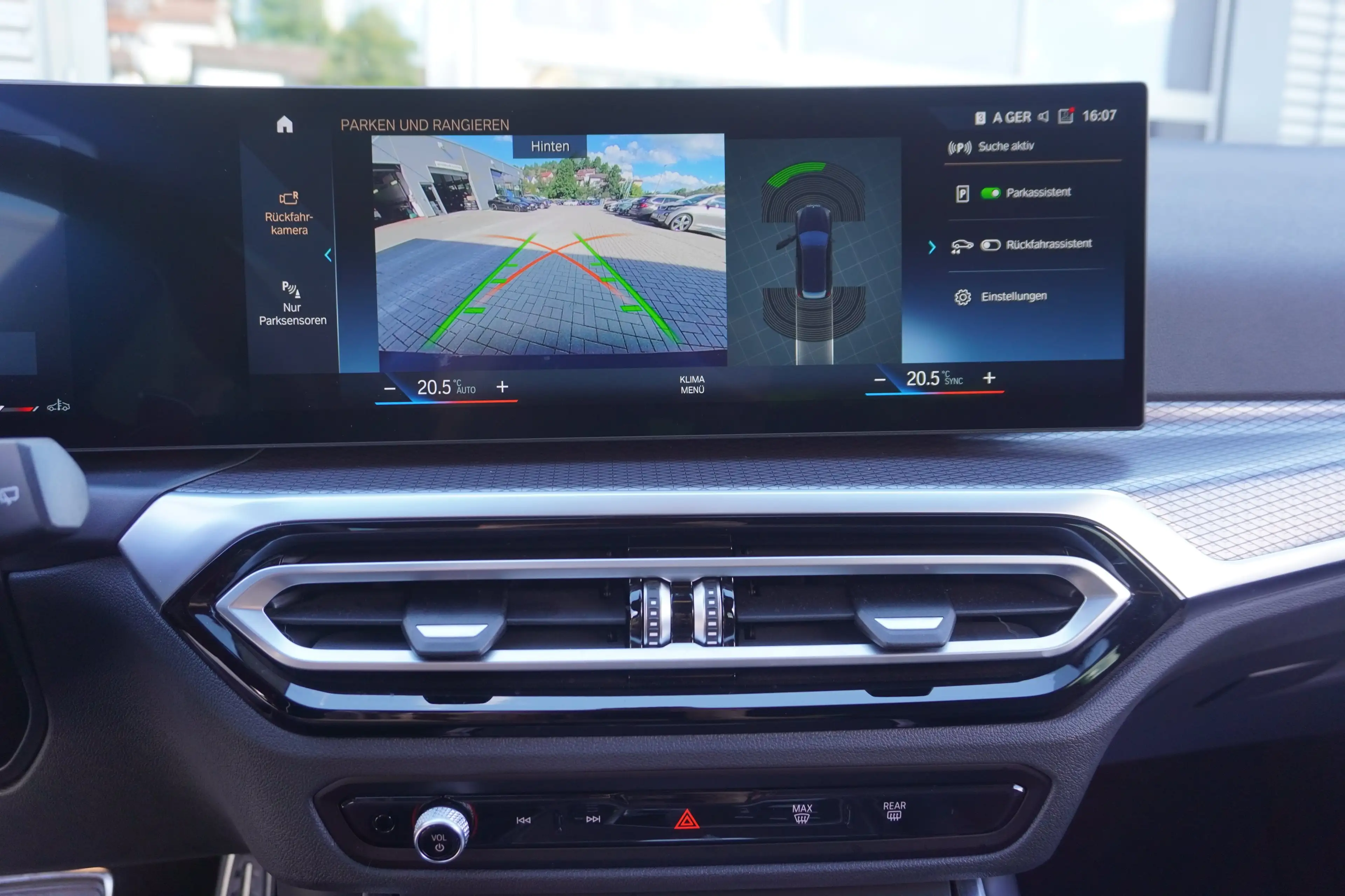BMW 340 M340i xDrive Touring — photo 14