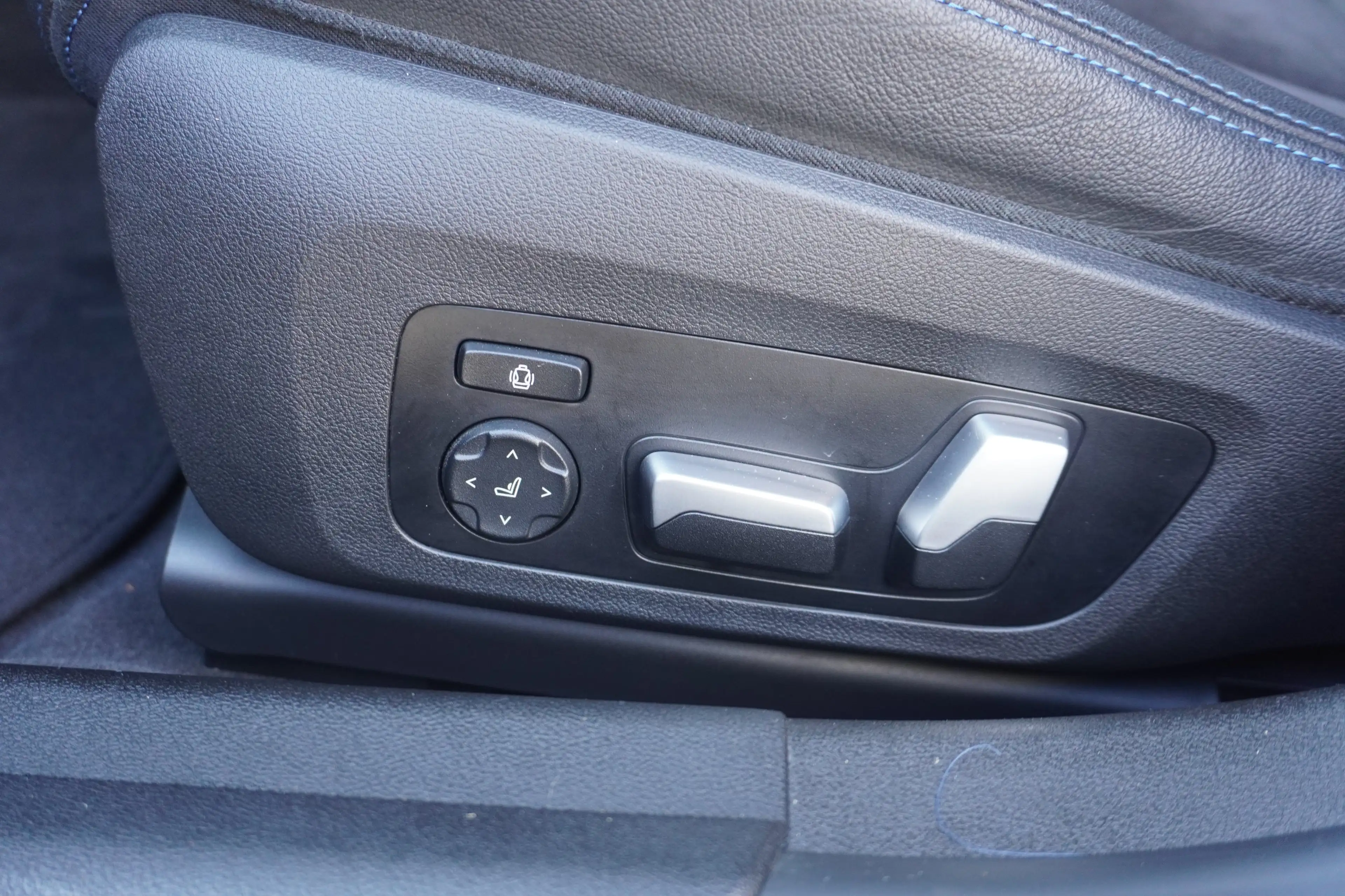 BMW 340 M340i xDrive Touring — photo 9