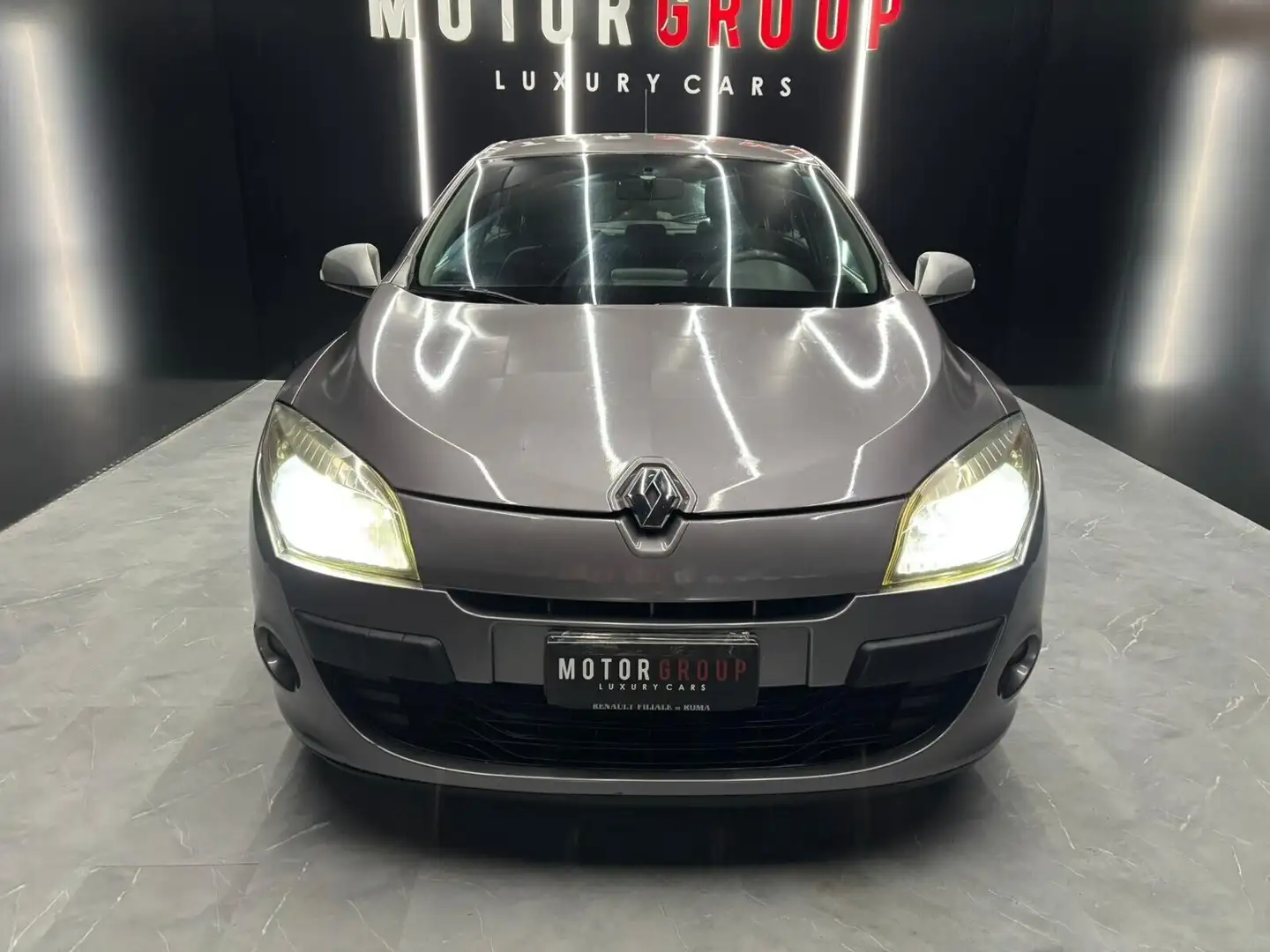 Renault Megane Mégane 1.5 dCi 110CV SporTour Luxe Grau - 2