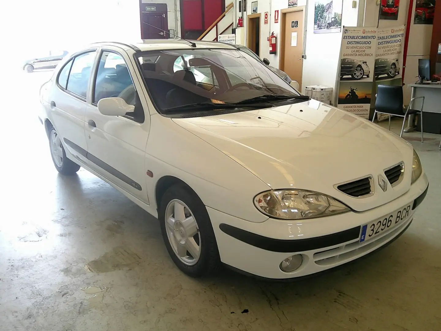 Renault Megane 1.8 Dynamique Blanc - 2