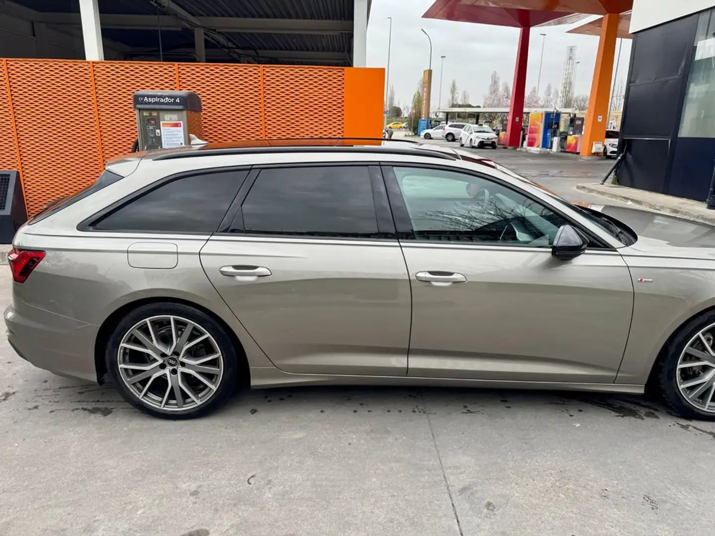 Audi A6 40 TDI quattro Black line - 1