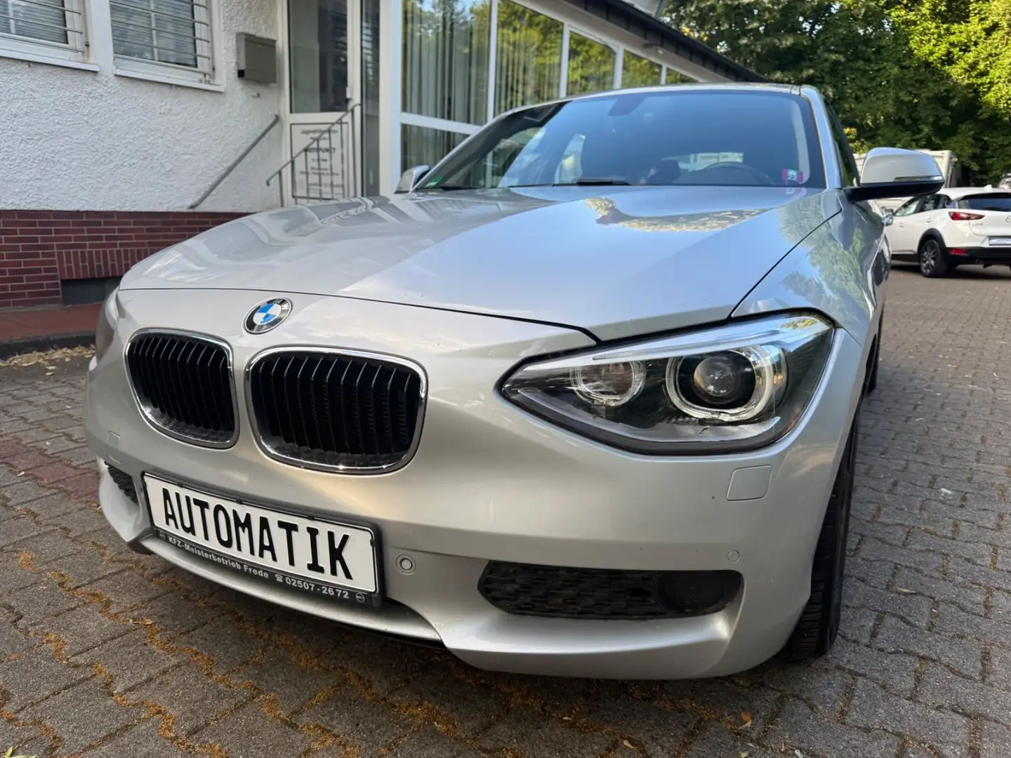BMW 116 i/Automatik/Leder/Navi/Schiebedach/ Argent - 1