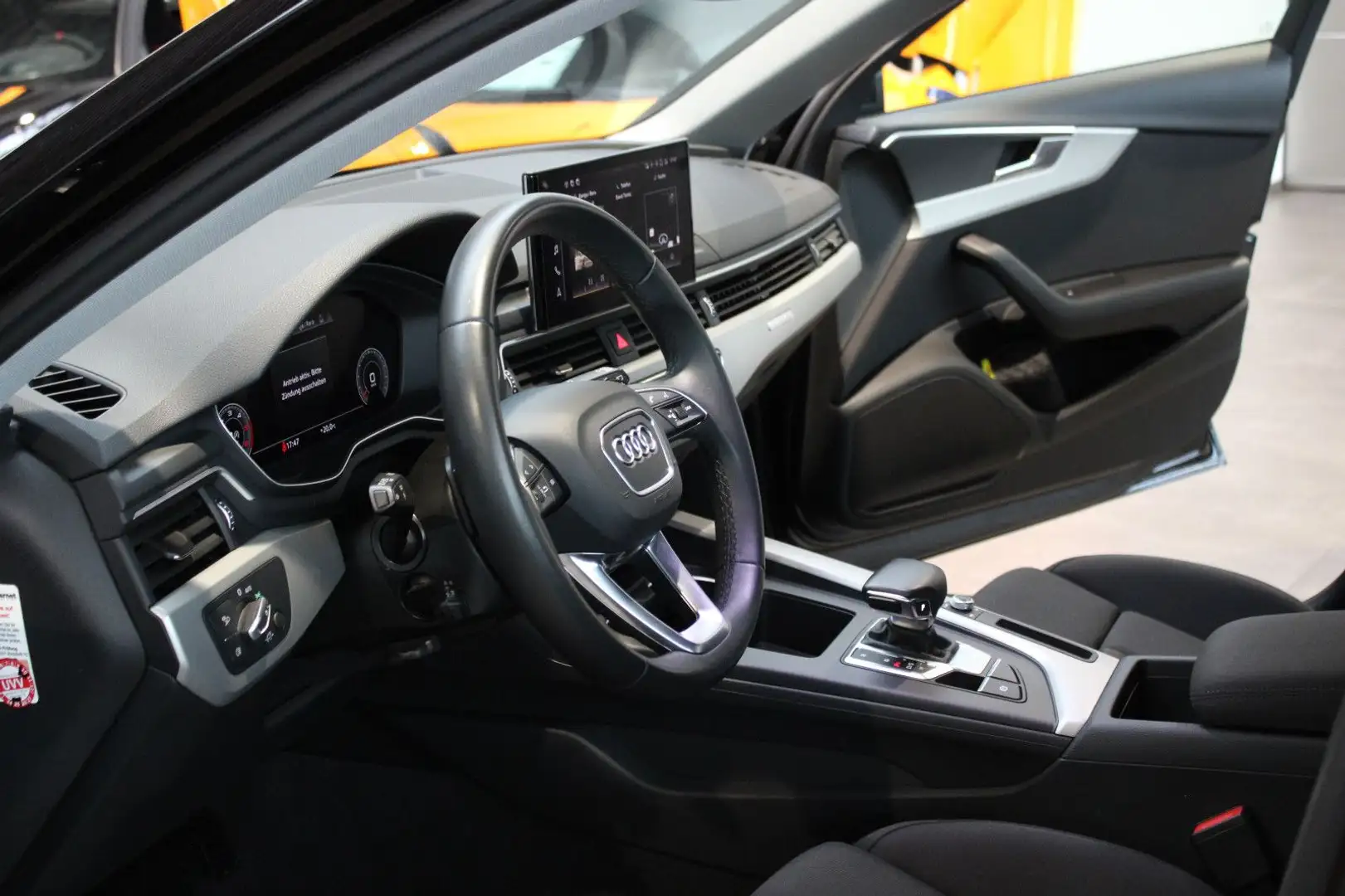 Audi A4 AVANT 40 TDI QUATTRO ADVANCED/VIRTUAL+/MATRIX Schwarz - 2
