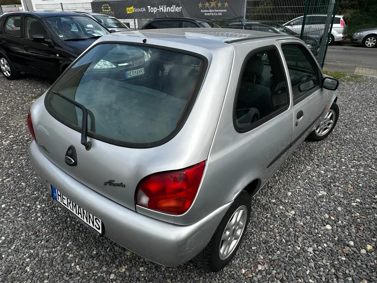 Ford Fiesta *ALLWETTERREIFEN / KLIMAANLAGE / TÜV NEU*, foto 4