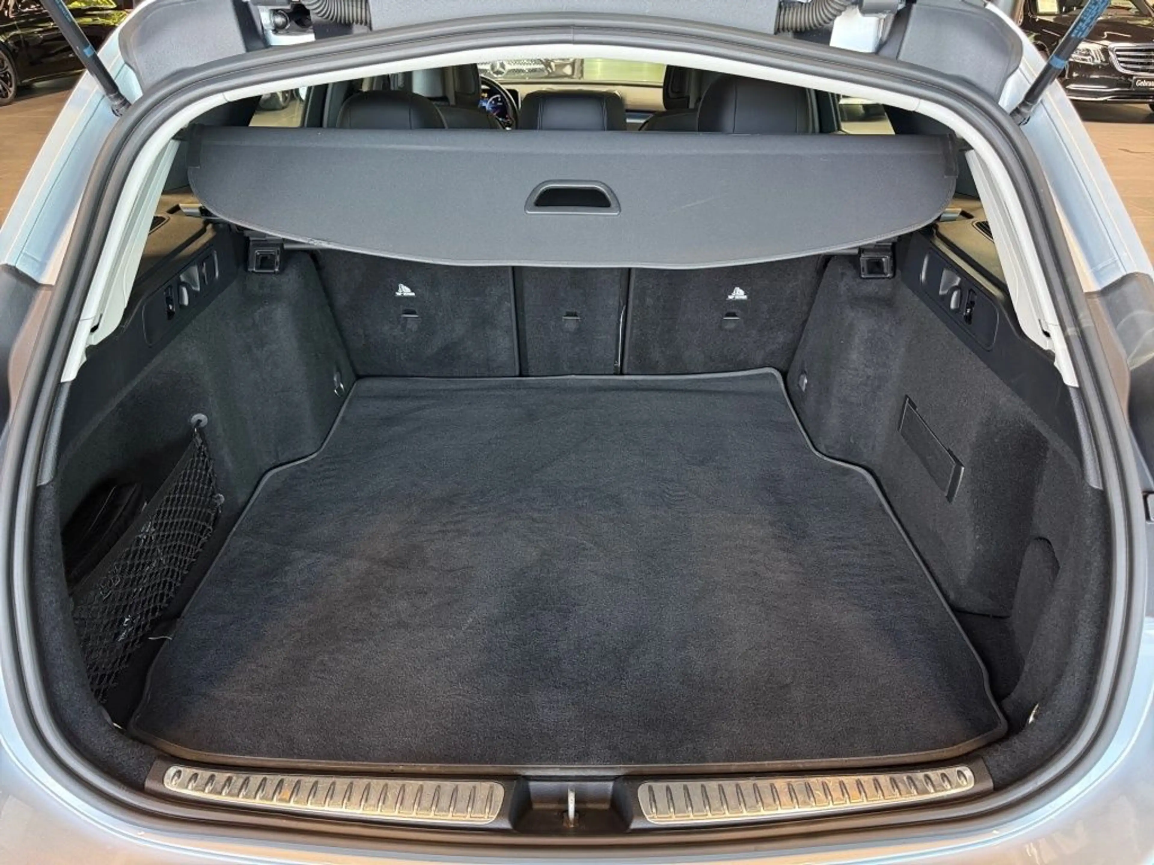 Mercedes-Benz C 220 d T AMG+PANO+RFK+AMBIENTE+TEMPOMAT+CARPLAY — photo 8