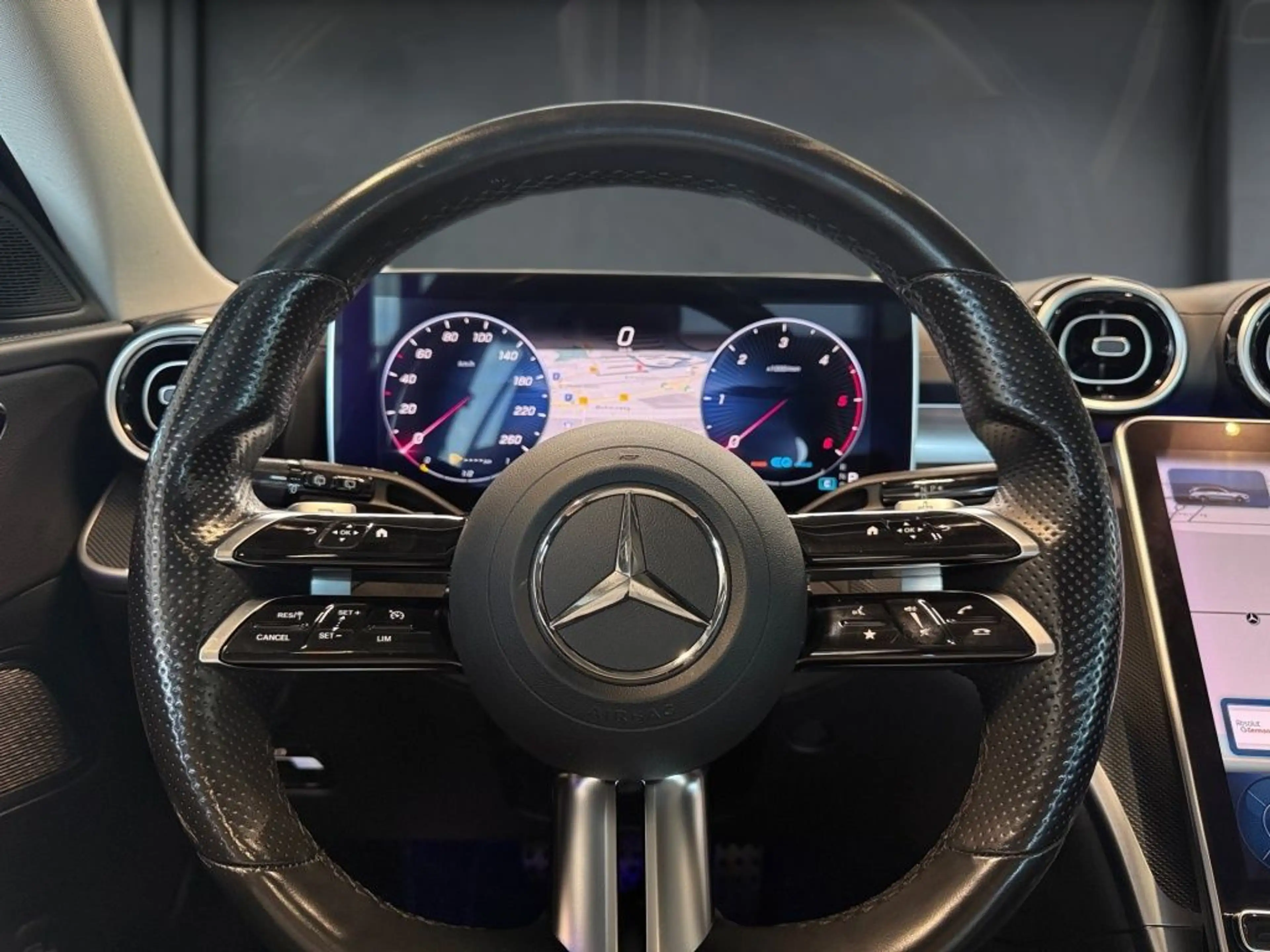 Mercedes-Benz C 220 d T AMG+PANO+RFK+AMBIENTE+TEMPOMAT+CARPLAY — photo 6