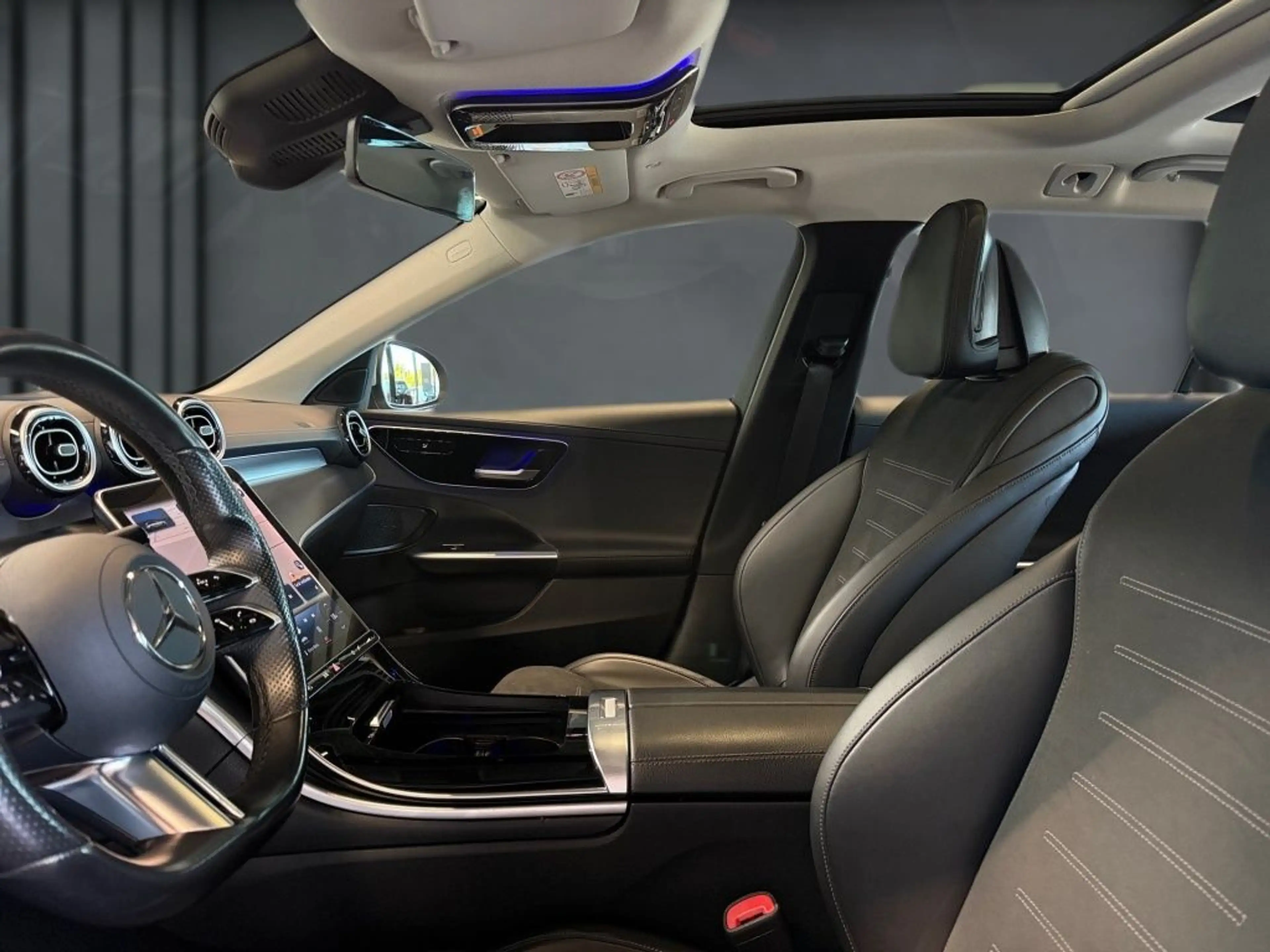 Mercedes-Benz C 220 d T AMG+PANO+RFK+AMBIENTE+TEMPOMAT+CARPLAY — photo 5