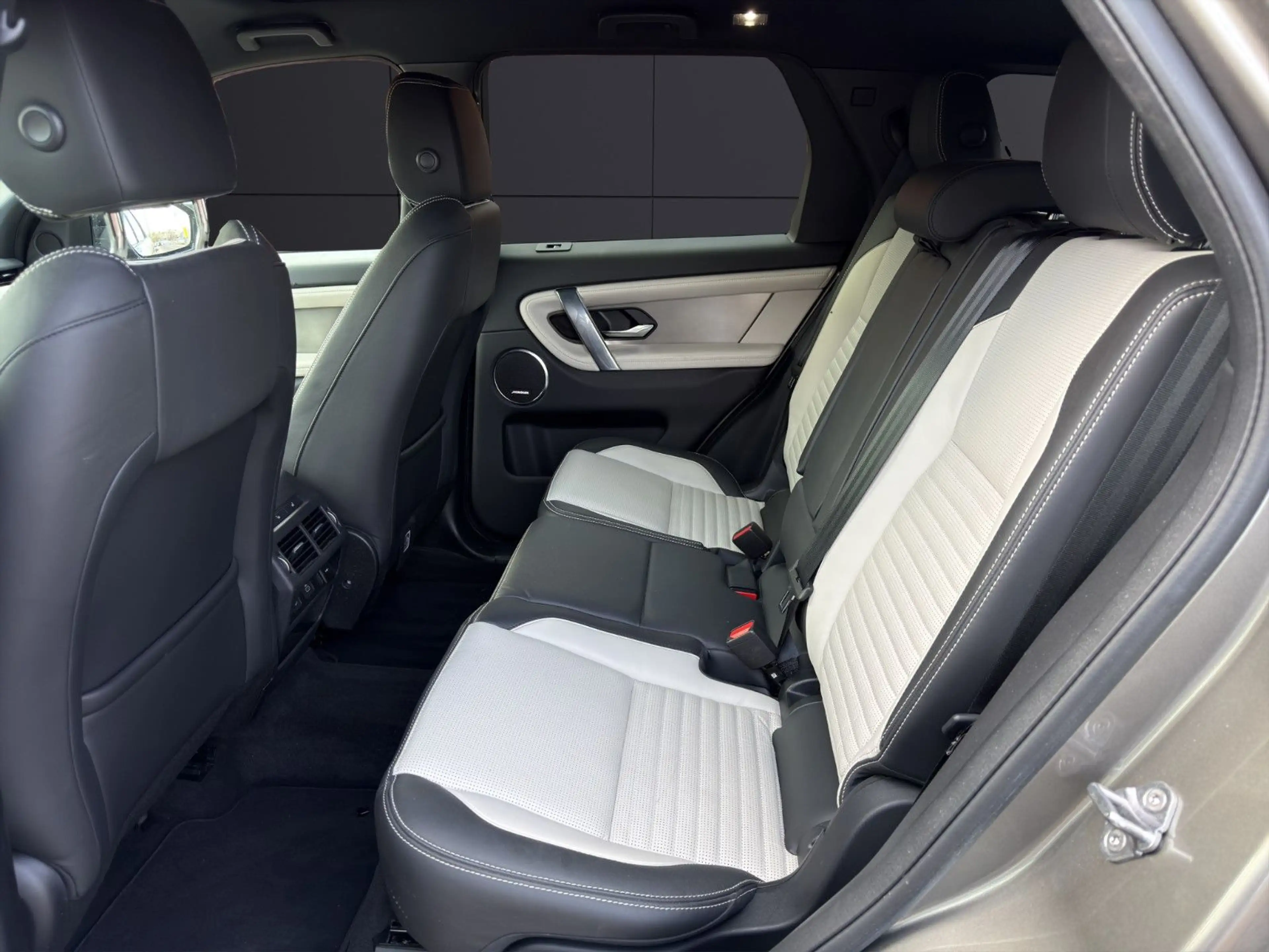Land Rover Discovery Sport P300e HSE/Pano/Leder/Kamera/Shz — photo 17