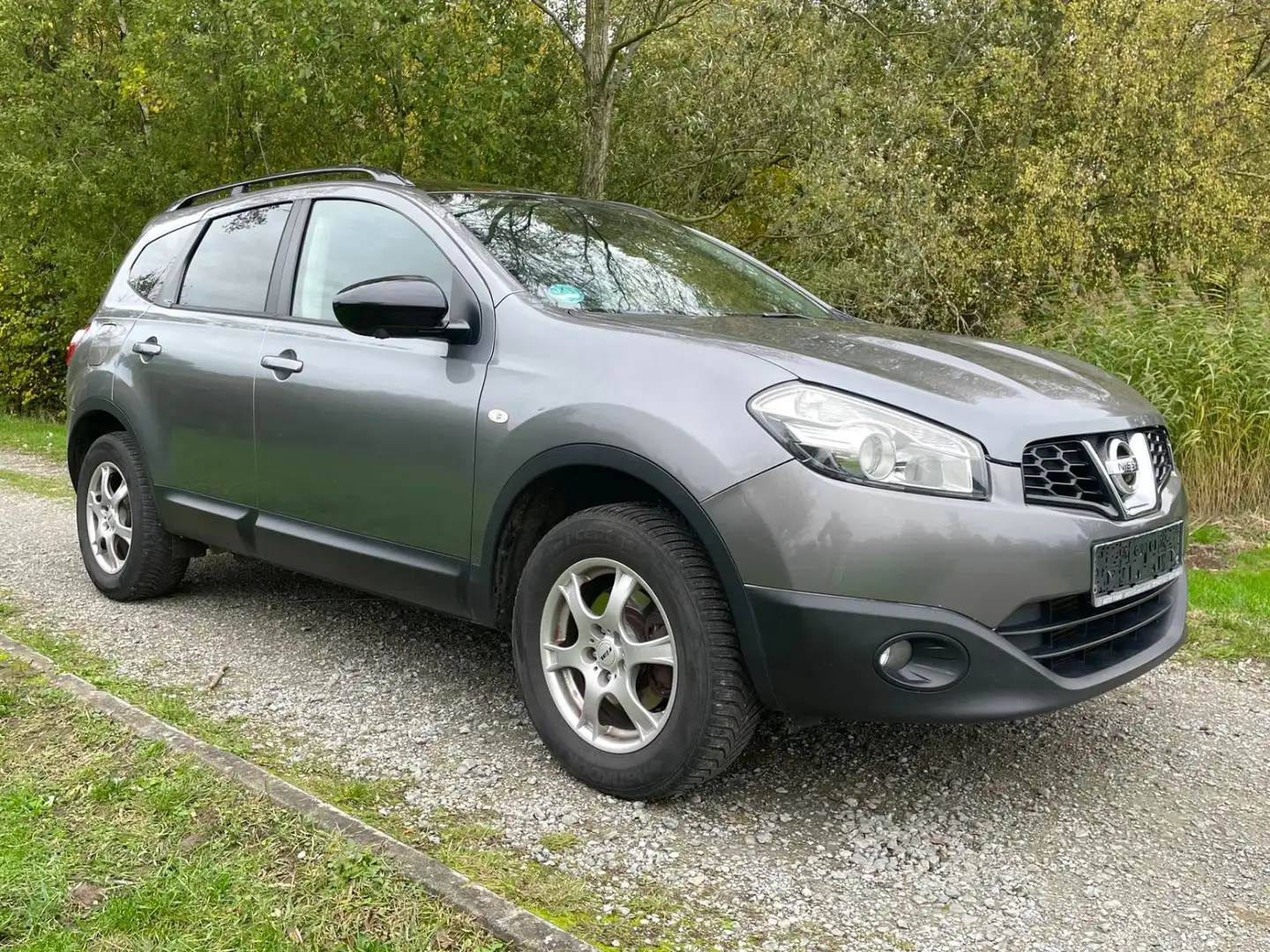 Nissan Qashqai+2 1.6l Tüv=01/2027 7Sitzer Pano. Kamera Grau - 1