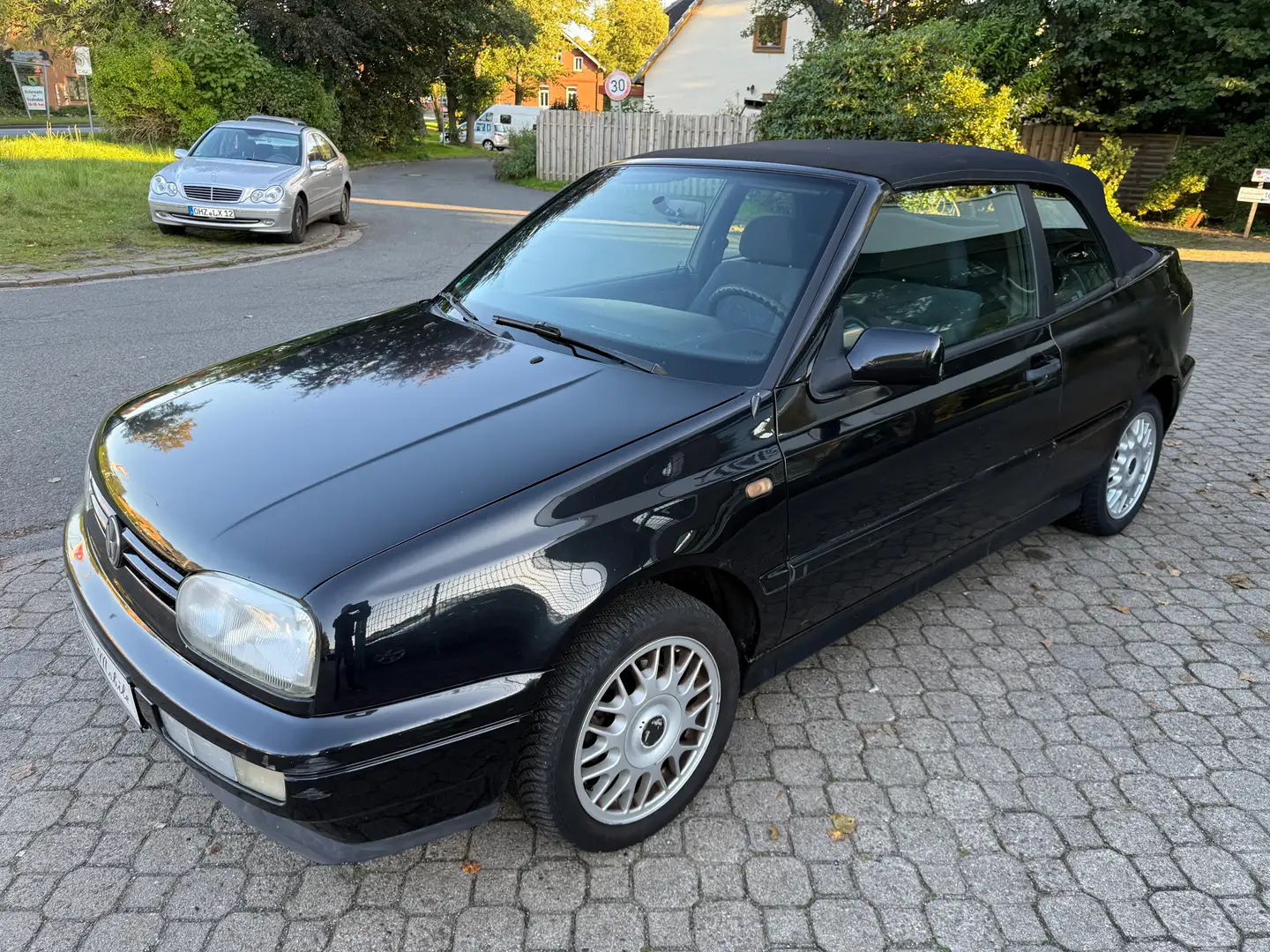 Volkswagen Golf Cabriolet 1.8 Classic Edition *HU 2/2027*2.Hand*149 TKM* Schwarz - 2