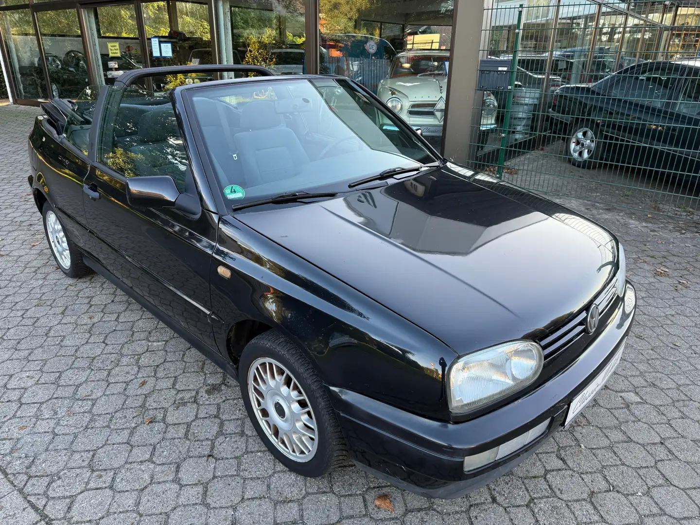 Volkswagen Golf Cabriolet 1.8 Classic Edition *HU 2/2027*2.Hand*149 TKM* Schwarz - 1