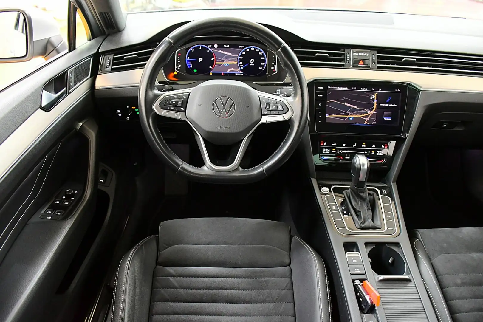 Volkswagen Passat Elegance 2,0 SCR TDI DSG Silber - 2