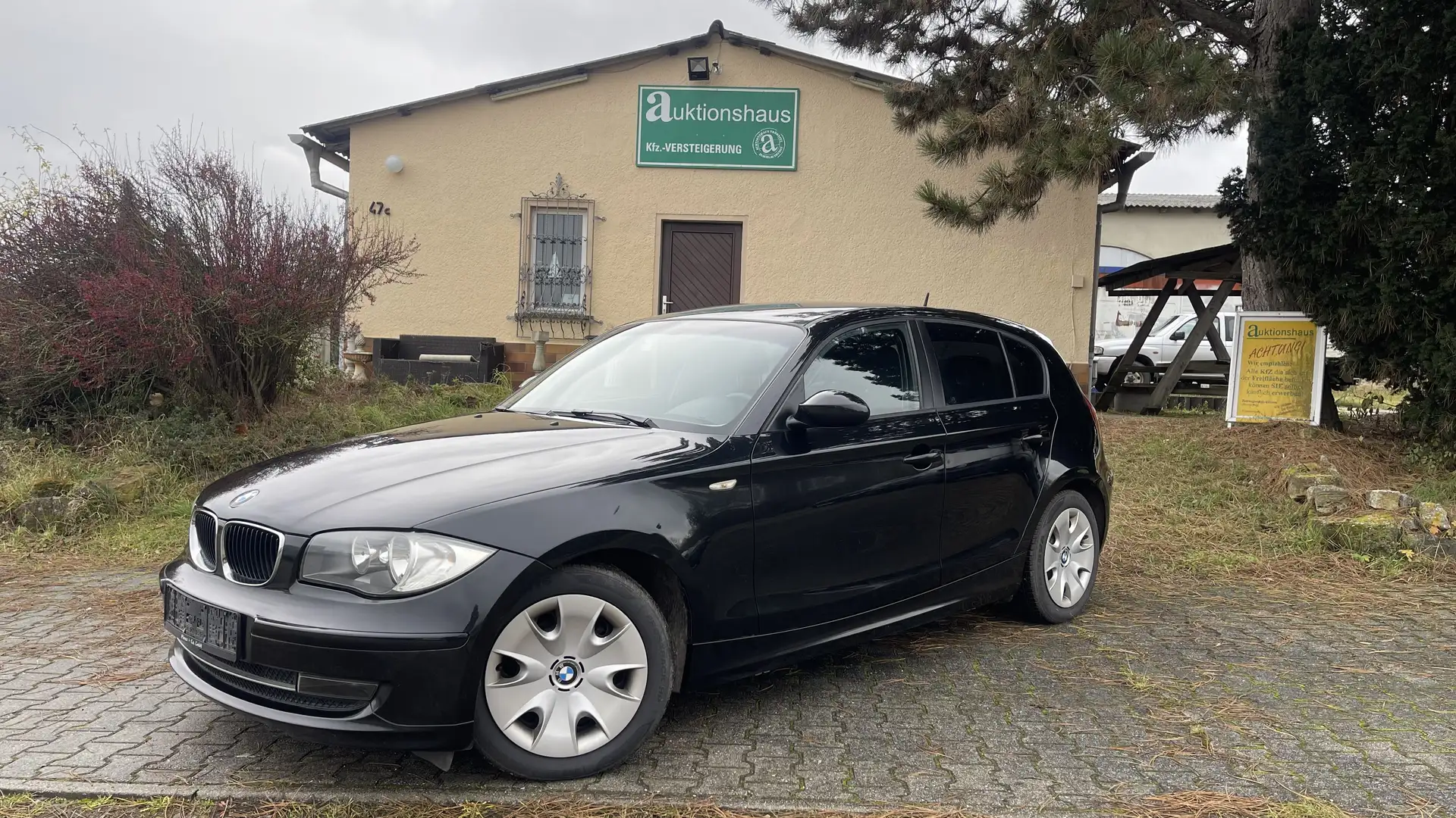 BMW 116 116i - TÜV 10/2026, Klimaautomatik, Sitzheizung Schwarz - 1