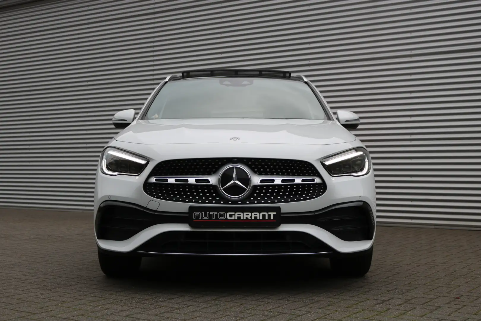Mercedes-Benz GLA 200 AMG Pakket (Panoramadak Sportleder/Memory Widescre Wit - 2