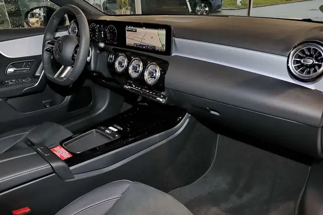 Mercedes-Benz A-Class view 8