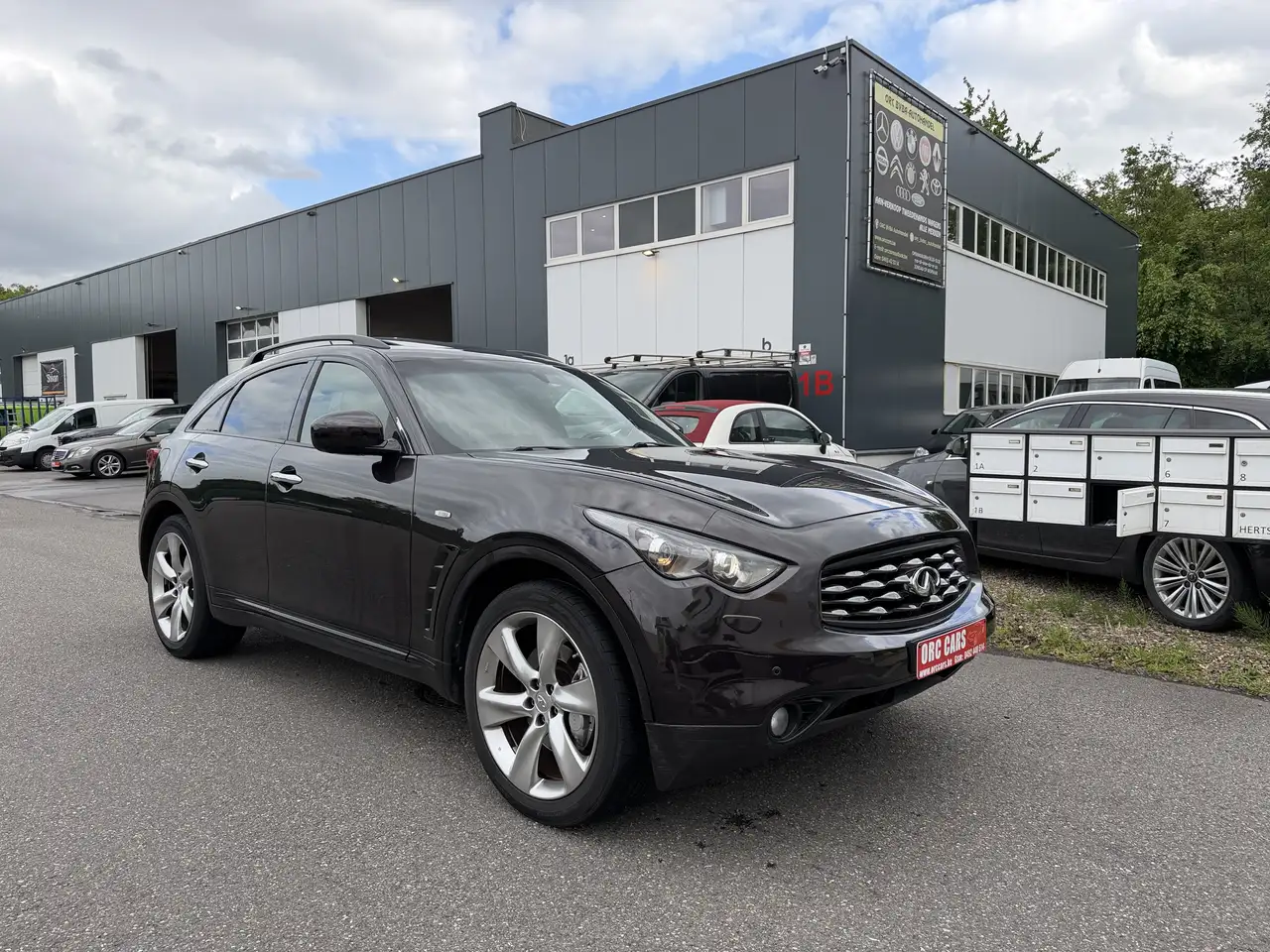 Infiniti FX FX 37 AWD 3.7 i V6 AUT. LICHTE VRACHT — foto 1