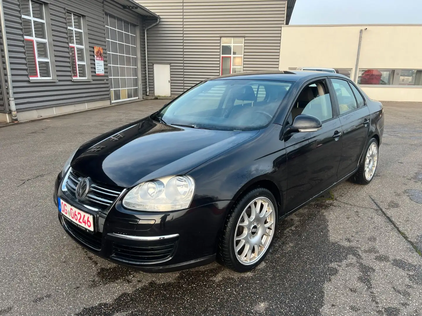 Volkswagen Jetta 1.6 FSI *BBS Felgen* Schwarz - 1