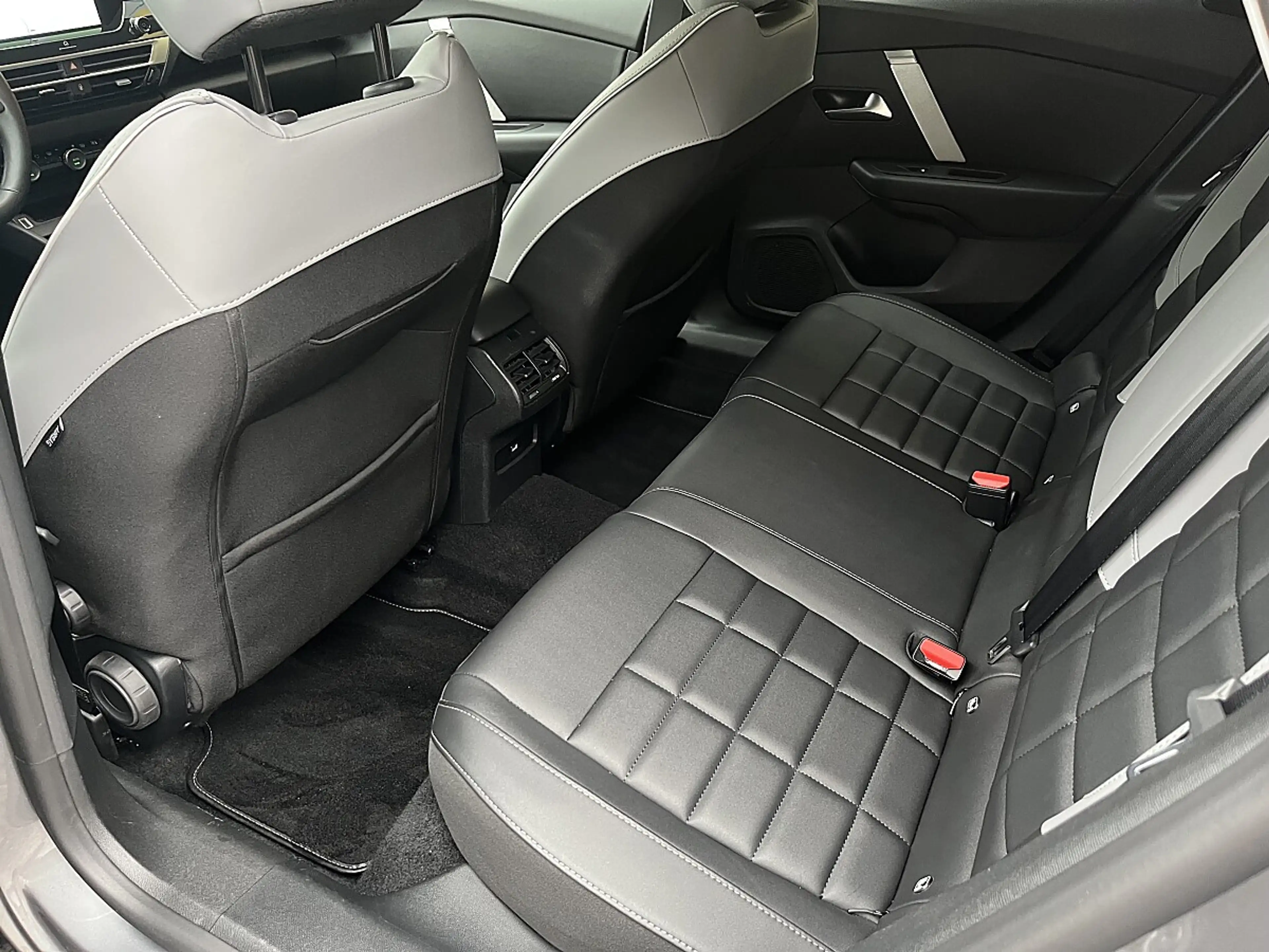 Citroen C4 PureTech 130 EAT8 Max!NAVI,KAMERA,LED,ACC,TOP! — photo 15