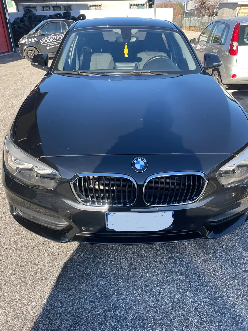 BMW 114 Serie 1 F/20-21 2015 114d Sport 5p Zwart - 1