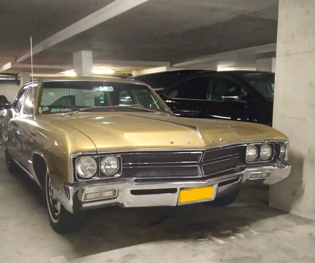 Buick Wildcat Sedan 430ci Gold - 1
