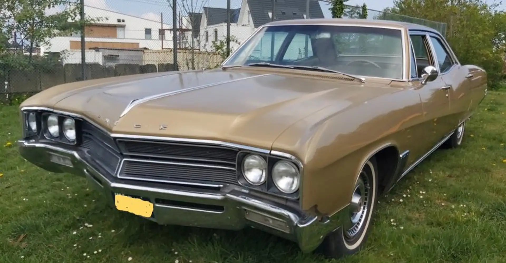 Buick Wildcat Sedan 430ci Gold - 2