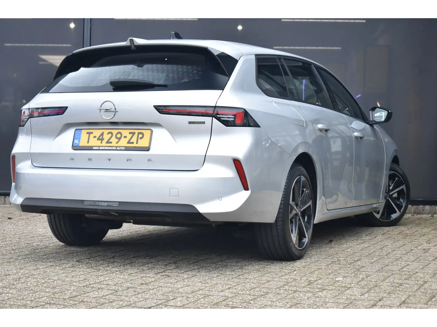 Opel Astra Sports Tourer 1.6 Turbo Plug-In Hybrid 180pk Autom Grijs - 2