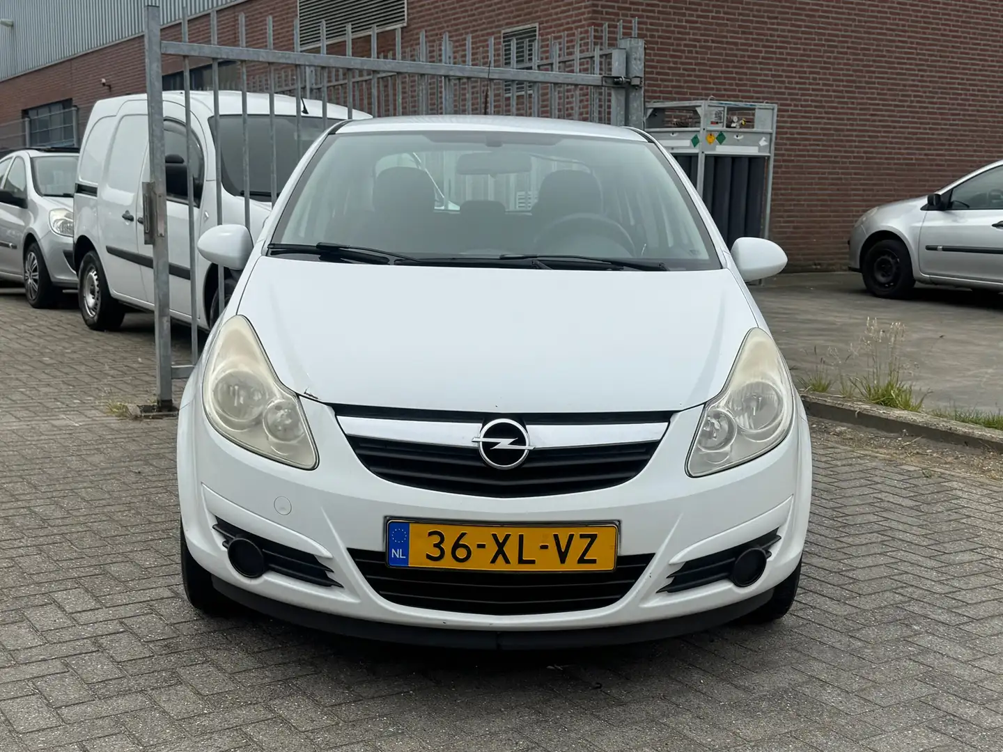 Opel Corsa 1.2-16V Business 5 deurs 80PK! NIEUWE APK! 1e EIGE Wit - 2