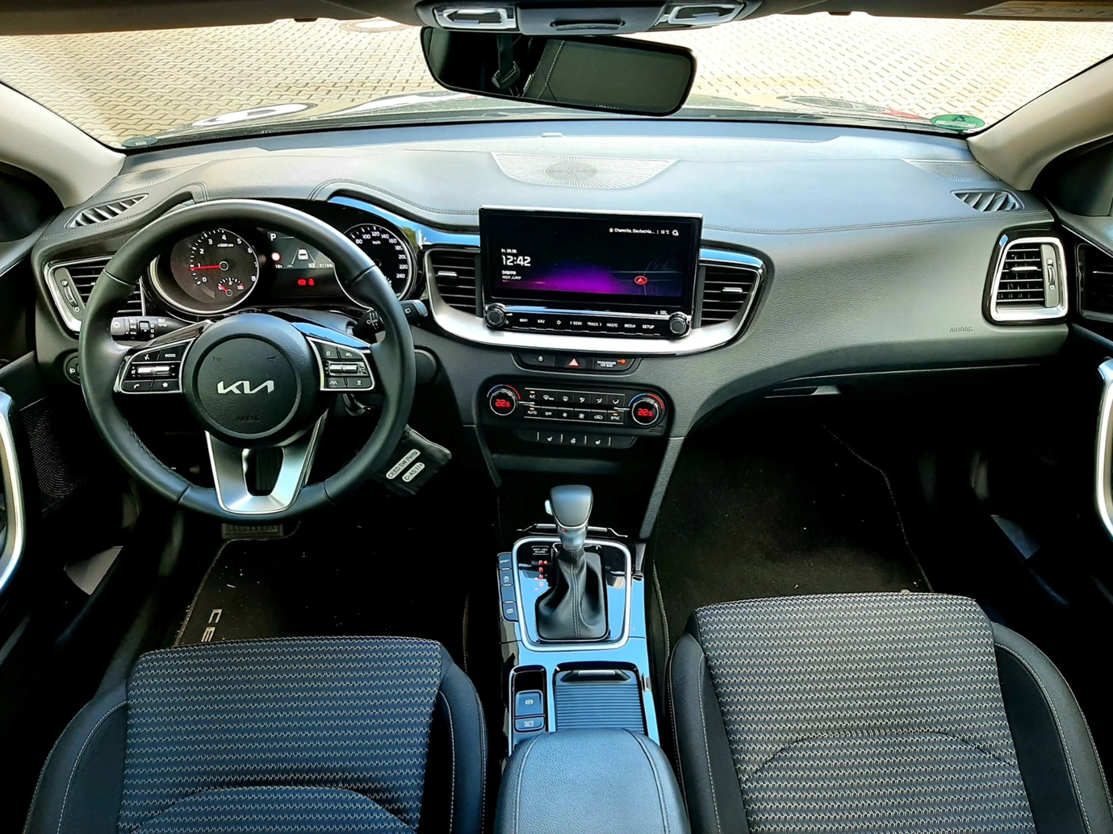 Kia Ceed SW / cee'd SW 1.5T DCT7 140 Spirit STD MJ25 — photo 15